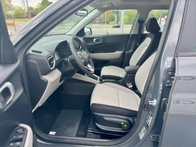 2025 Hyundai Venue SEL Image 18 of 19