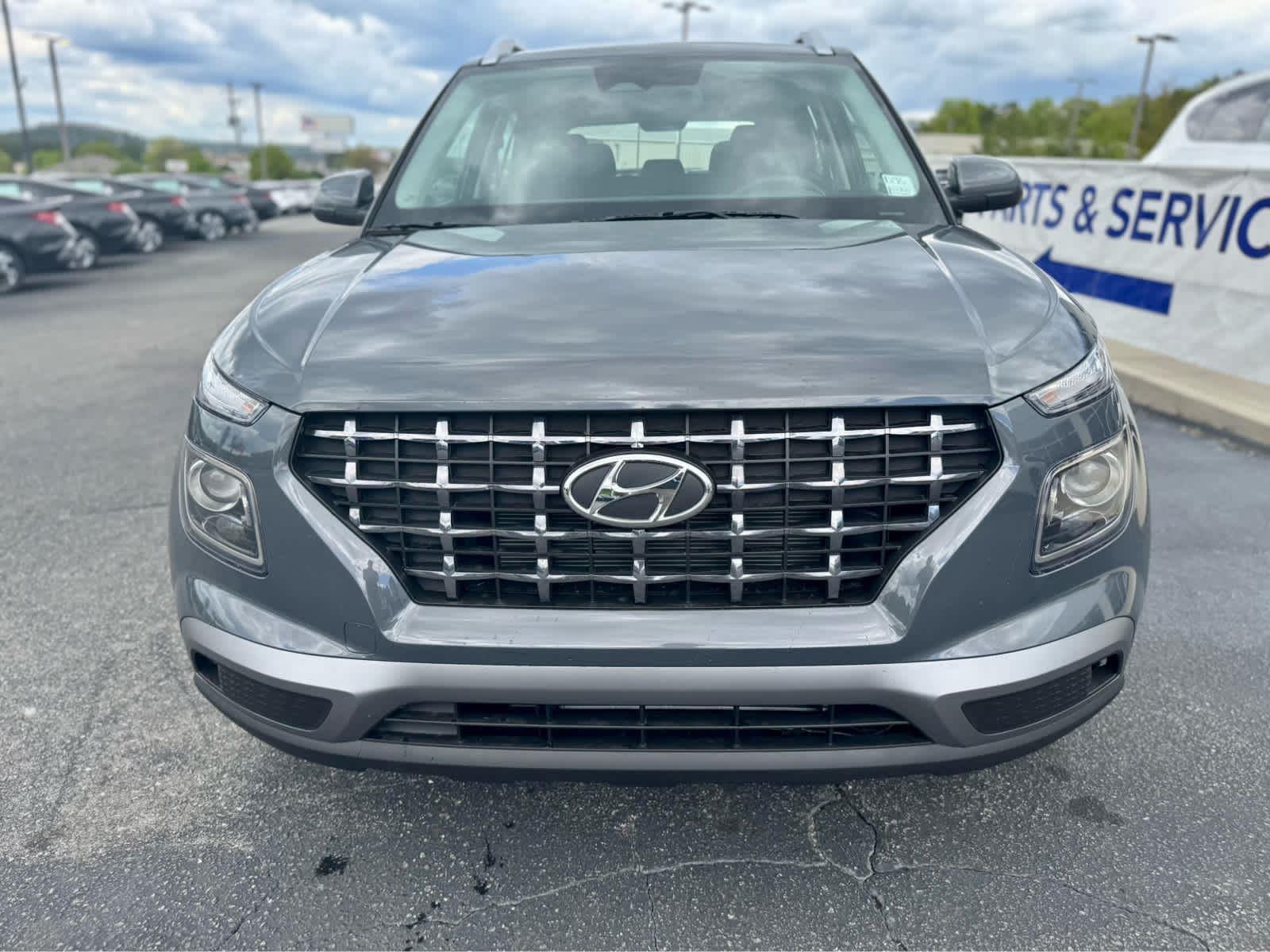 2025 Hyundai Venue SEL Image 2 of 19