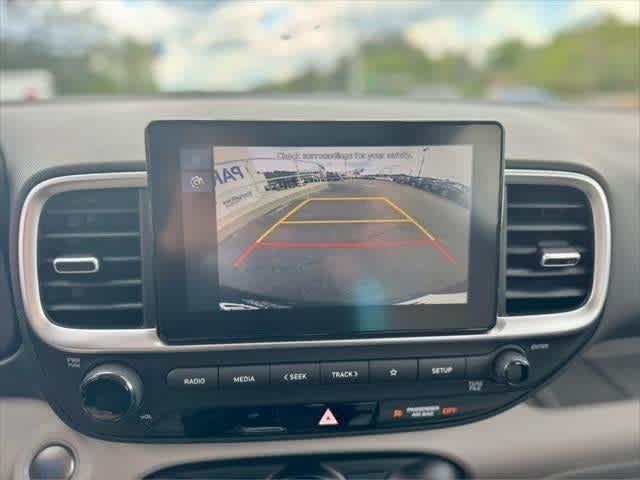 2025 Hyundai Venue SEL Image 14 of 19