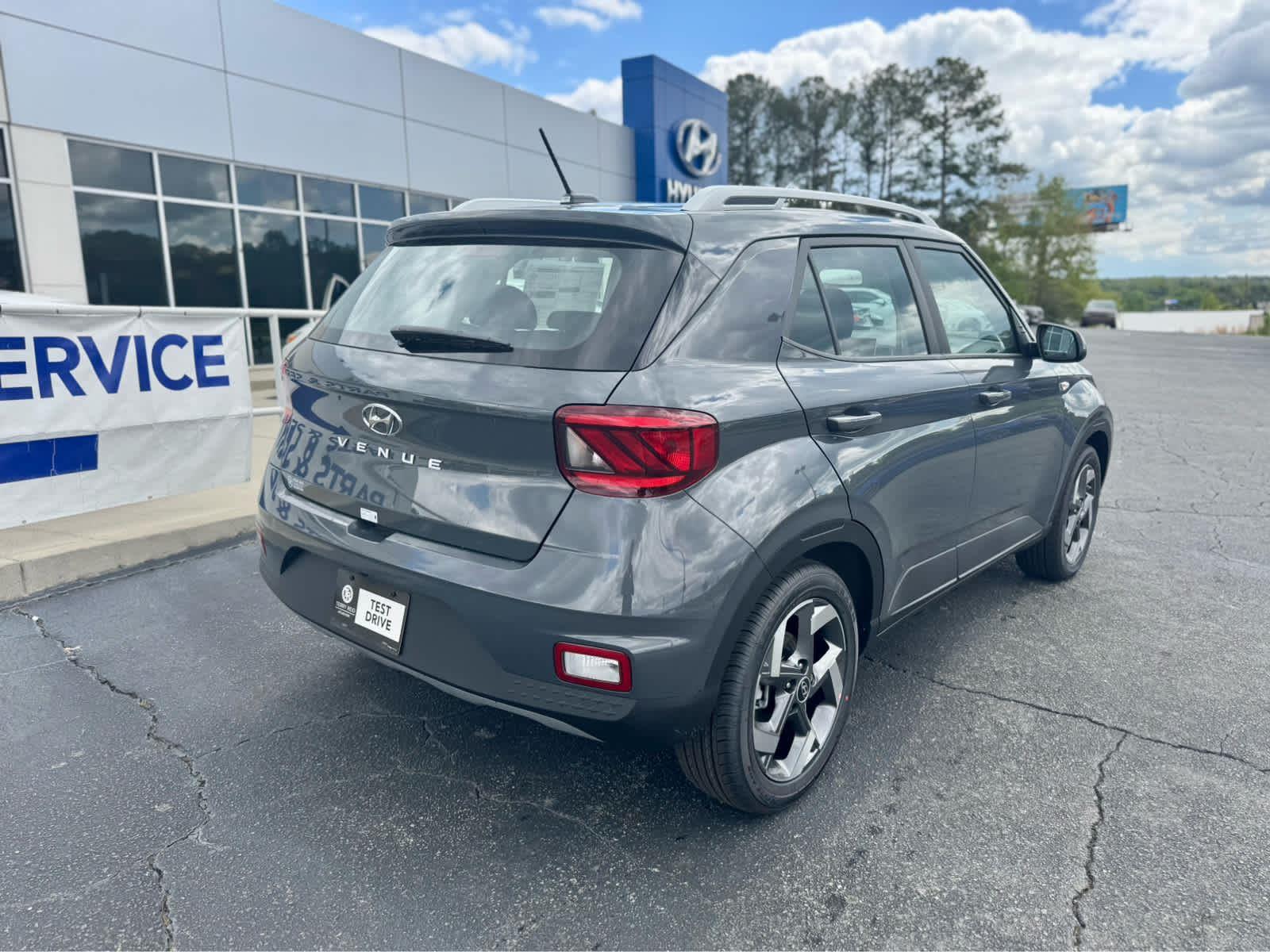 2025 Hyundai Venue SEL Image 4 of 19