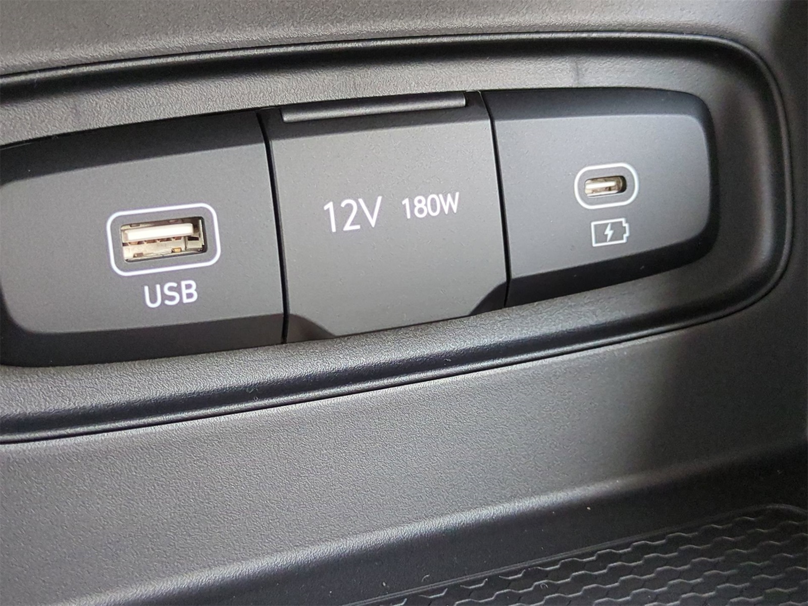 2025 Hyundai Venue SEL Image 29 of 38