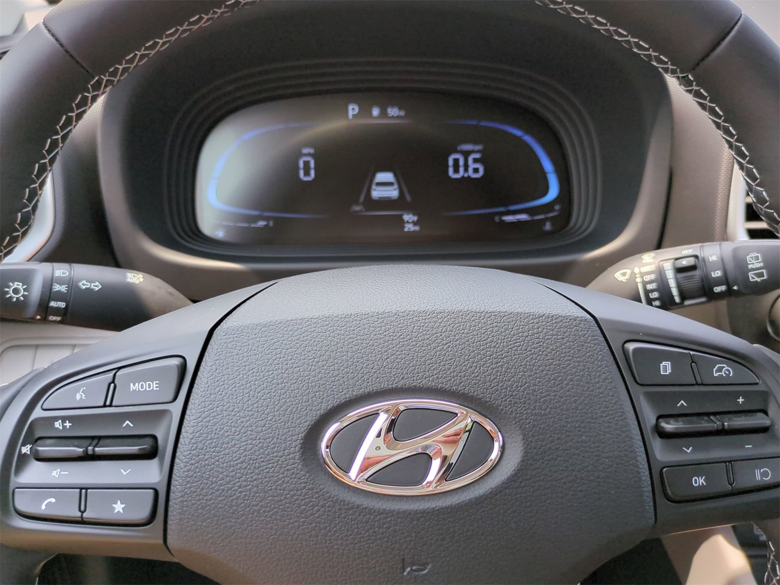 2025 Hyundai Venue SEL Image 34 of 38