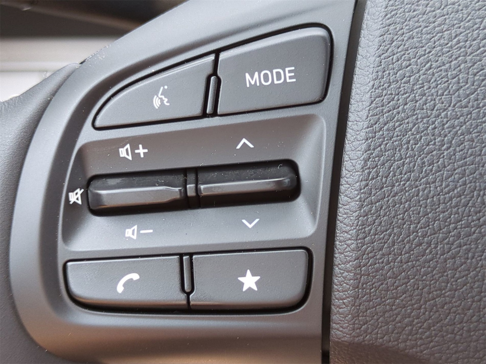 2025 Hyundai Venue SEL Image 30 of 38