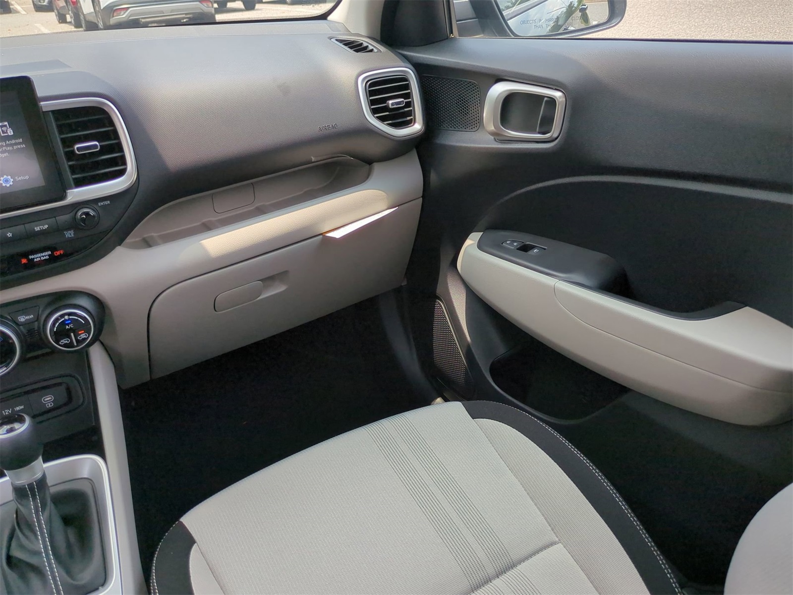 2025 Hyundai Venue SEL Image 24 of 38