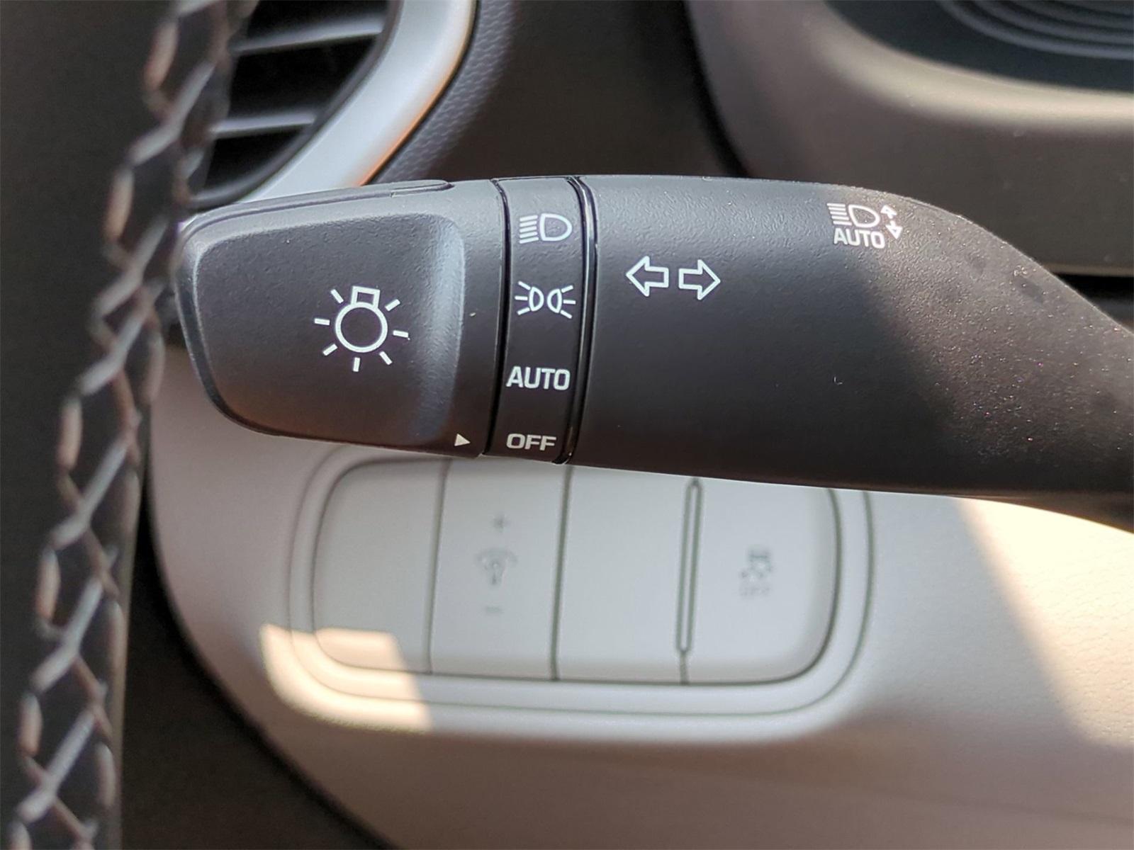 2025 Hyundai Venue SEL Image 32 of 38