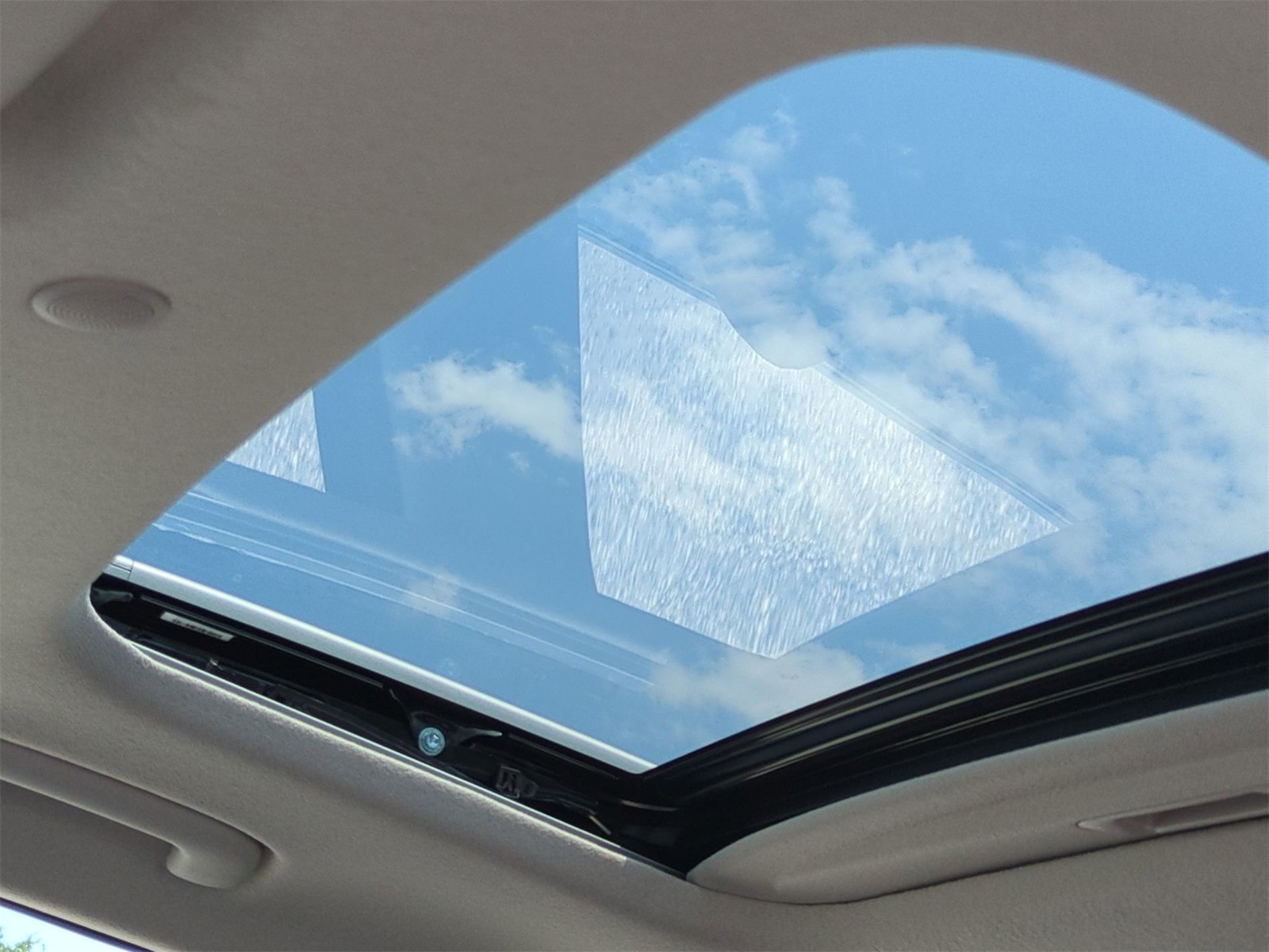 2025 Hyundai Venue SEL Image 27 of 38