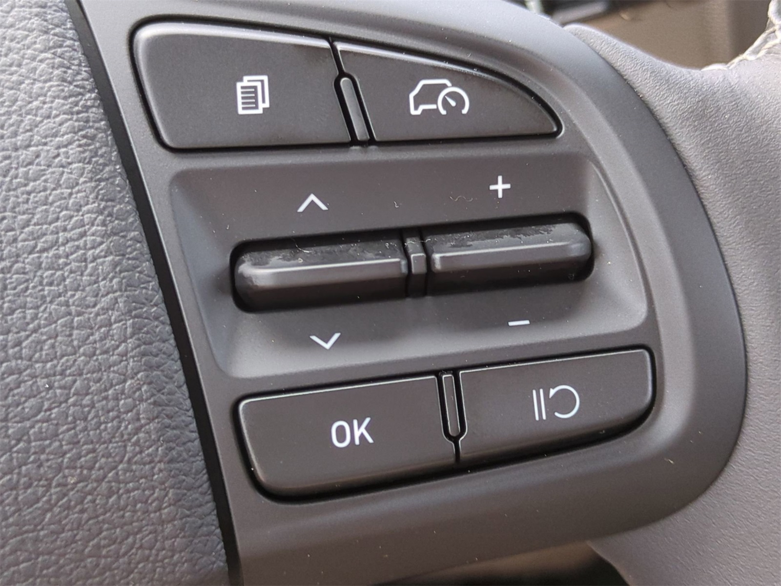 2025 Hyundai Venue SEL Image 31 of 38