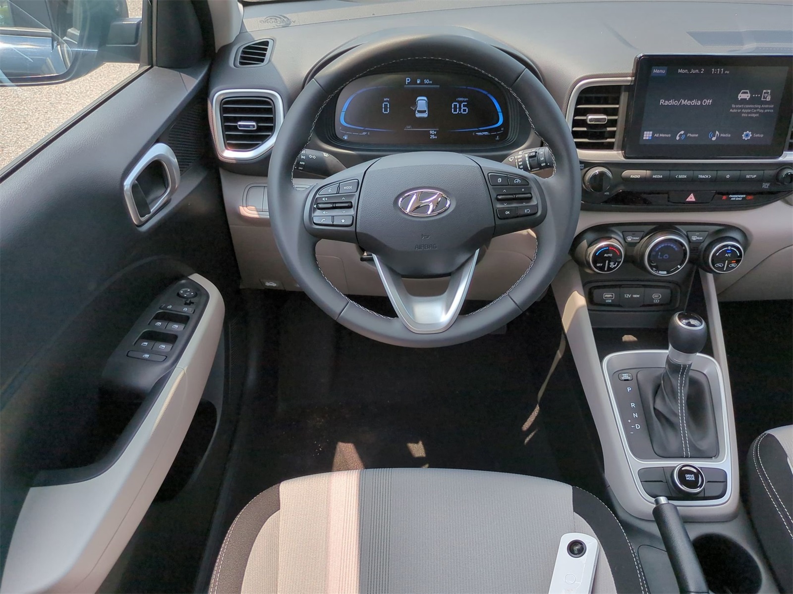 2025 Hyundai Venue SEL Image 23 of 38