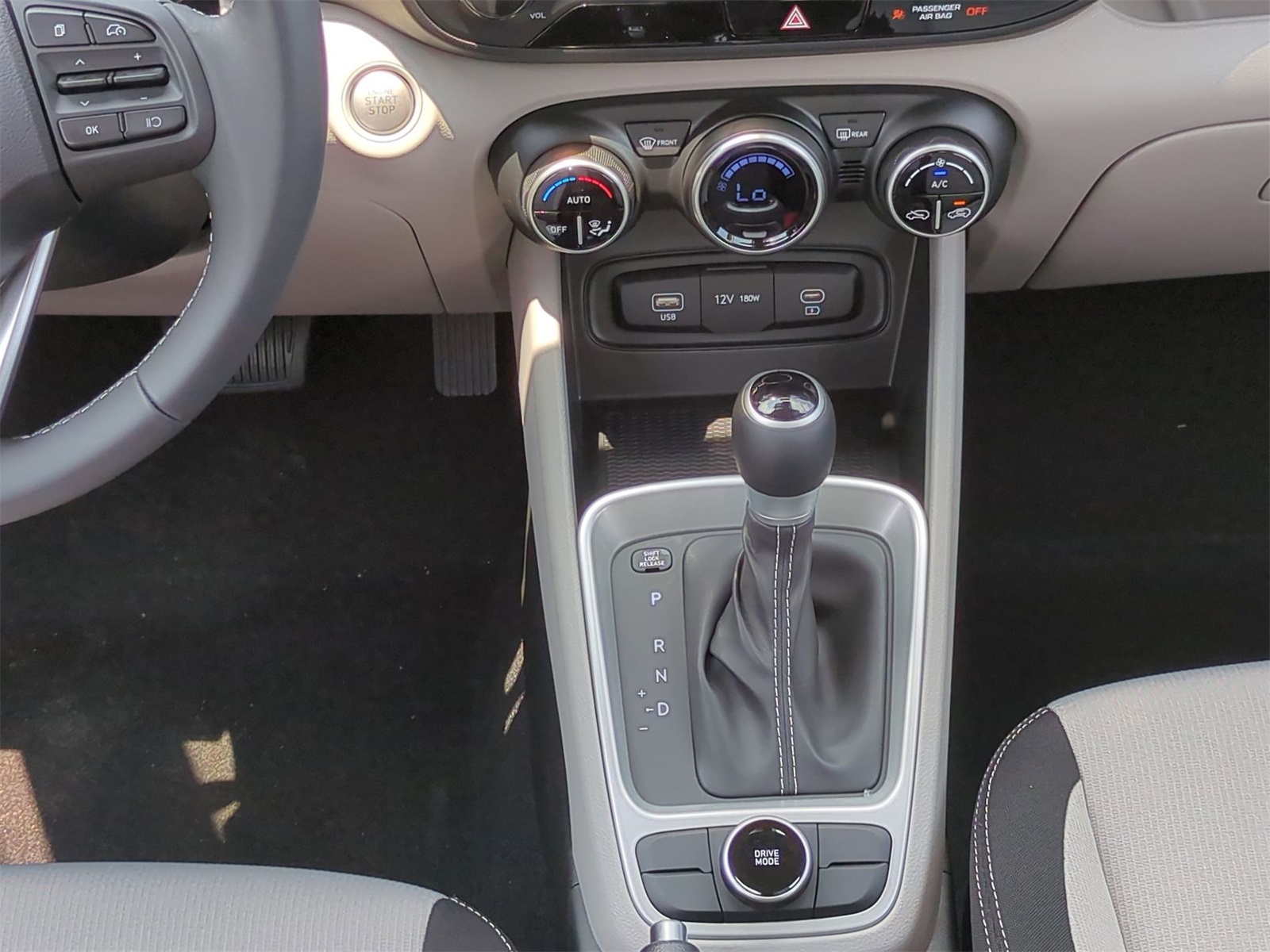 2025 Hyundai Venue SEL Image 26 of 38