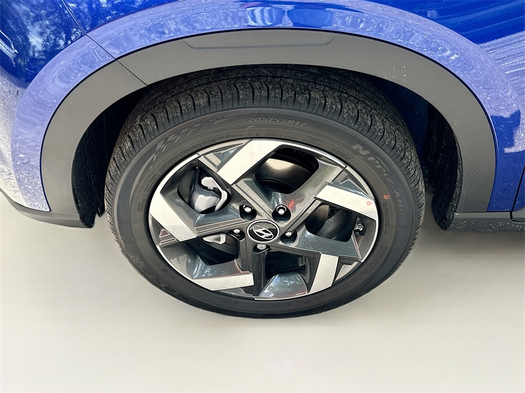 Vehicle image 6 of 19