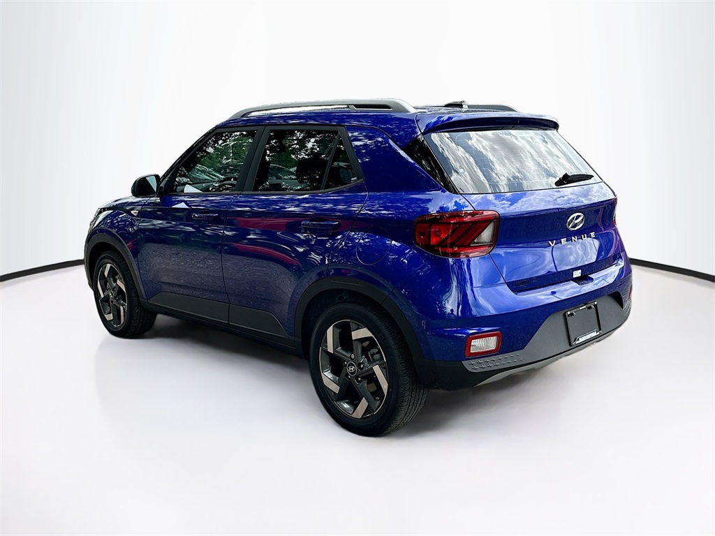 Vehicle image 4 of 19