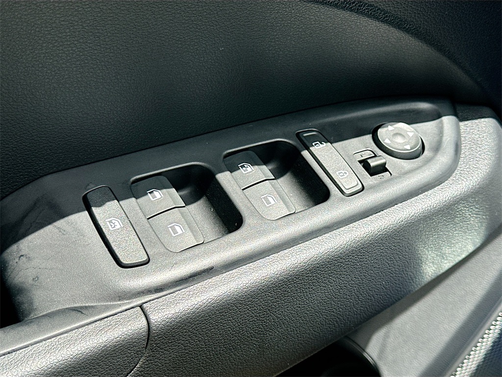 Vehicle image 15 of 19