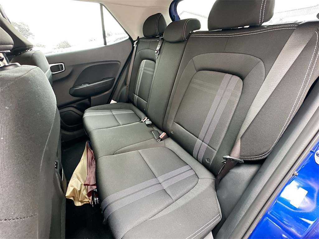 Vehicle image 7 of 19