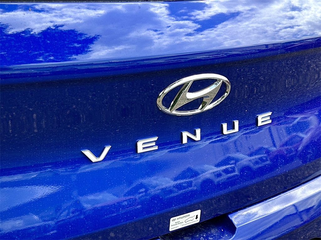 Vehicle image 18 of 19