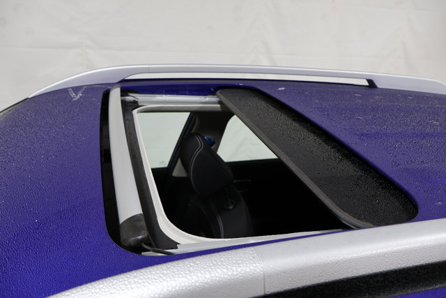 Vehicle image 24 of 30