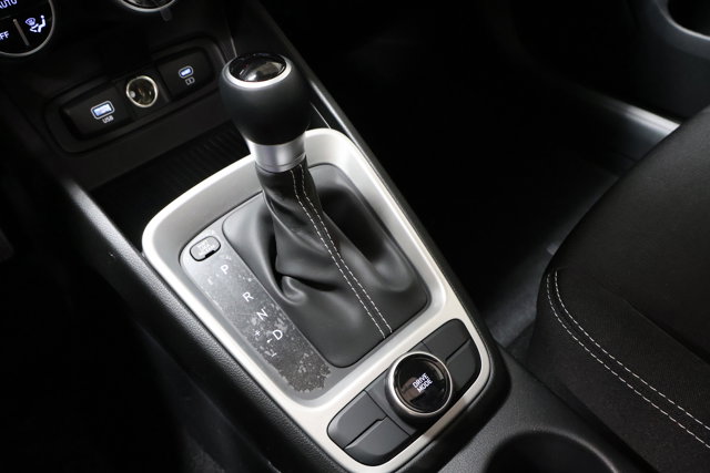 Vehicle image 21 of 30