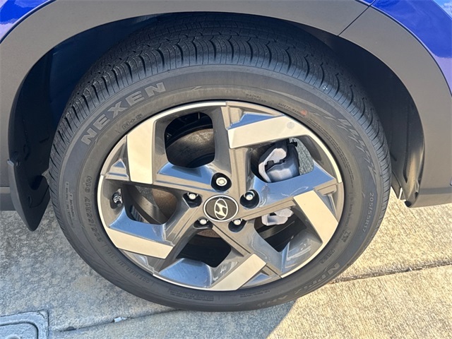 2025 Hyundai Venue SEL Image 8 of 20