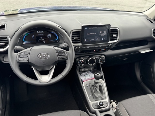 2025 Hyundai Venue SEL Image 11 of 20