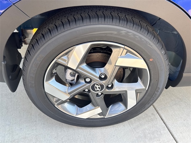 2025 Hyundai Venue SEL Image 7 of 20