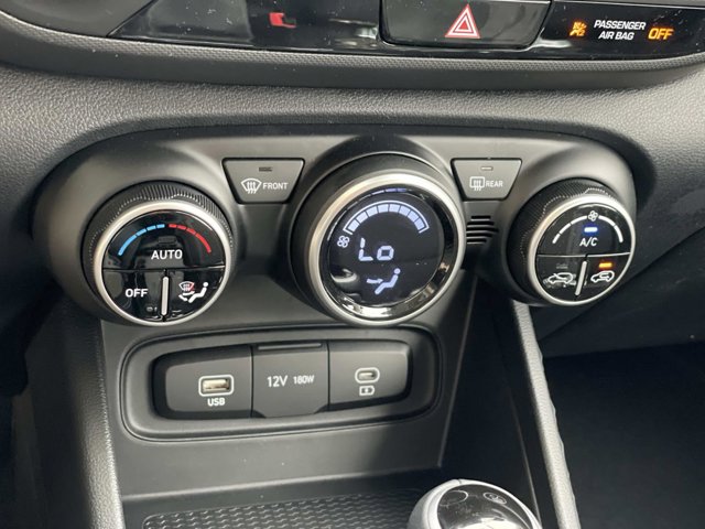 2025 Hyundai Venue SEL Image 18 of 20