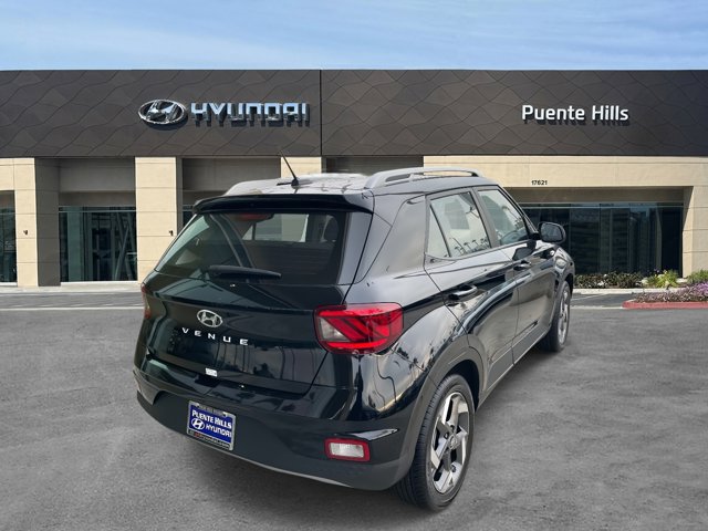 2025 Hyundai Venue SEL Image 5 of 20