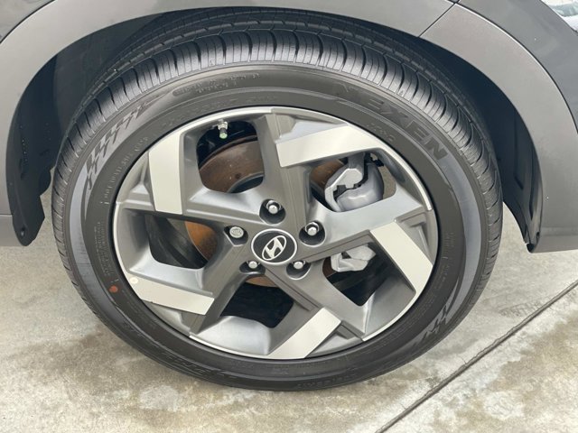 2025 Hyundai Venue SEL Image 6 of 20