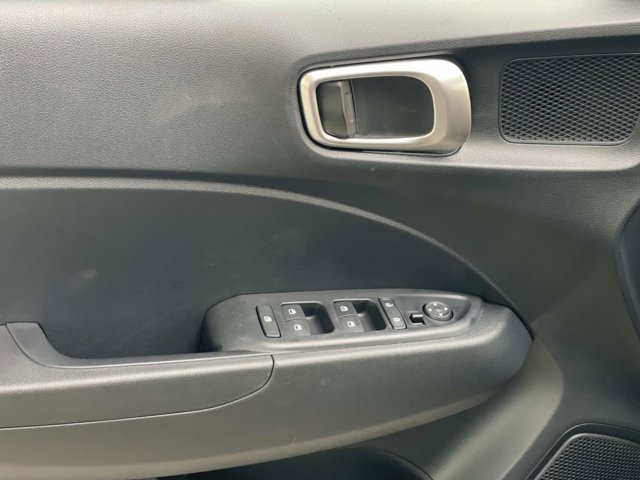 2025 Hyundai Venue SEL Image 14 of 20