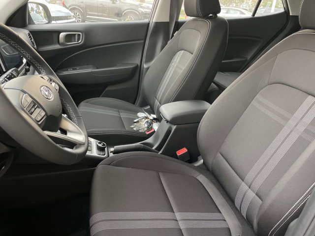 2025 Hyundai Venue SEL Image 8 of 20