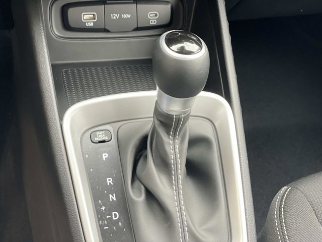 2025 Hyundai Venue SEL Image 13 of 20