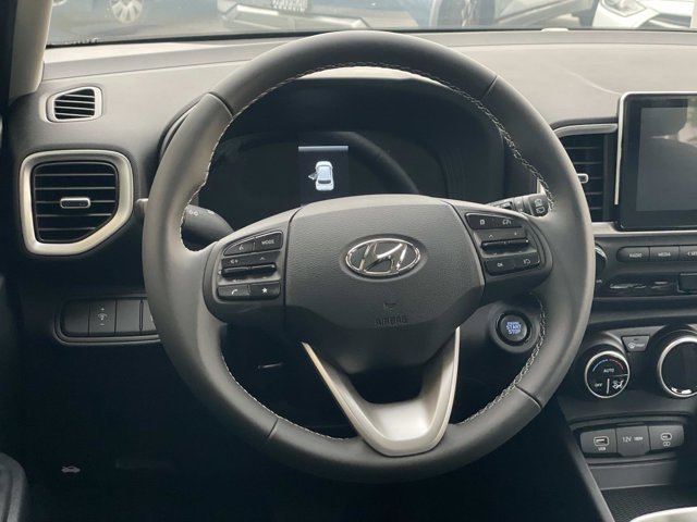 2025 Hyundai Venue SEL Image 16 of 20