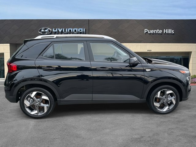 2025 Hyundai Venue SEL Image 4 of 20