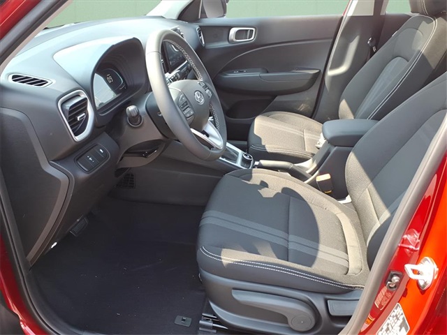 2025 Hyundai Venue SEL Image 9 of 19