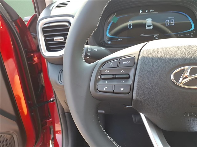 2025 Hyundai Venue SEL Image 11 of 19