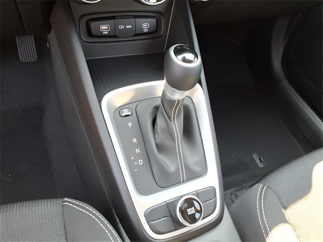 2025 Hyundai Venue SEL Image 14 of 19