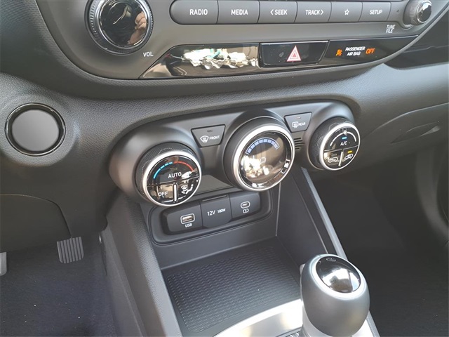 2025 Hyundai Venue SEL Image 15 of 19