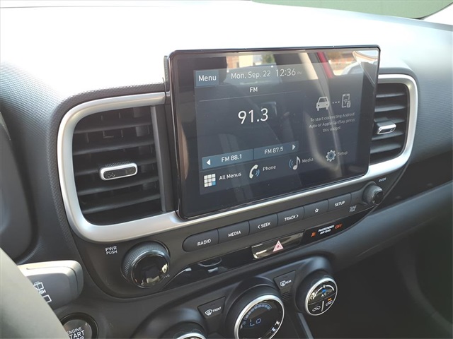 2025 Hyundai Venue SEL Image 12 of 19