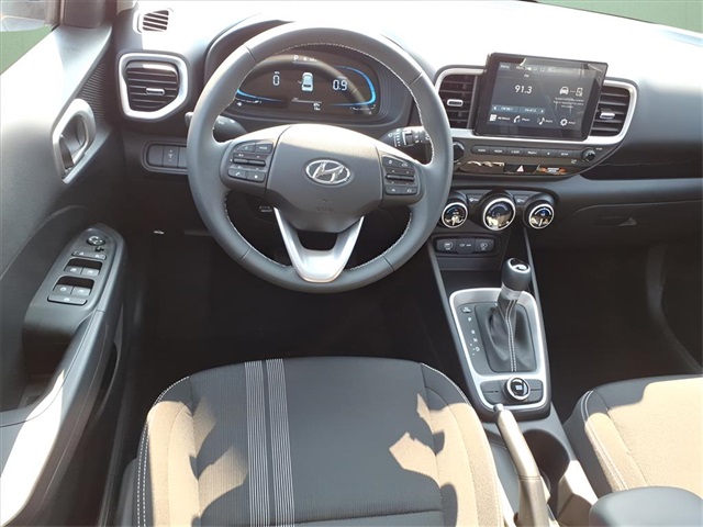 2025 Hyundai Venue SEL Image 10 of 19