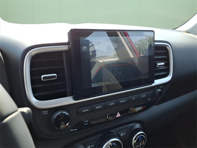2025 Hyundai Venue SEL Image 13 of 19