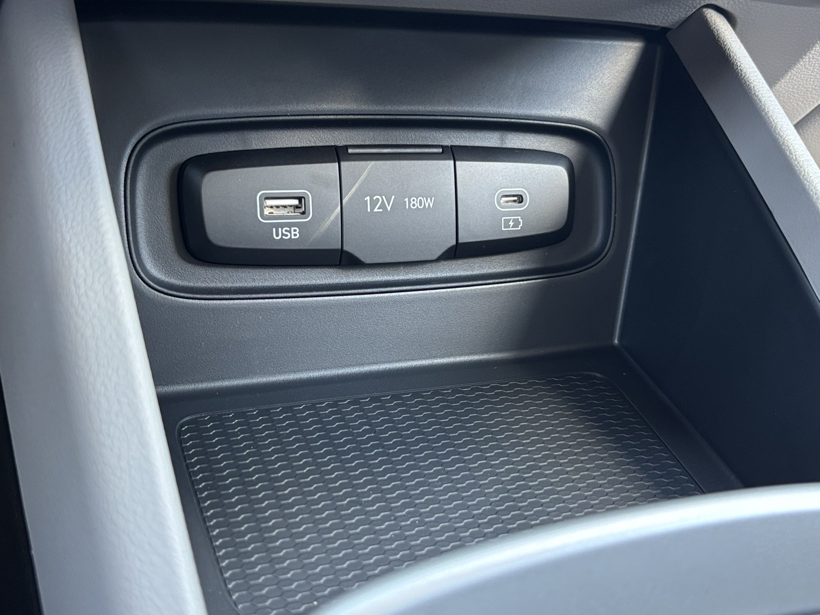 2025 Hyundai Venue SEL Image 19 of 24