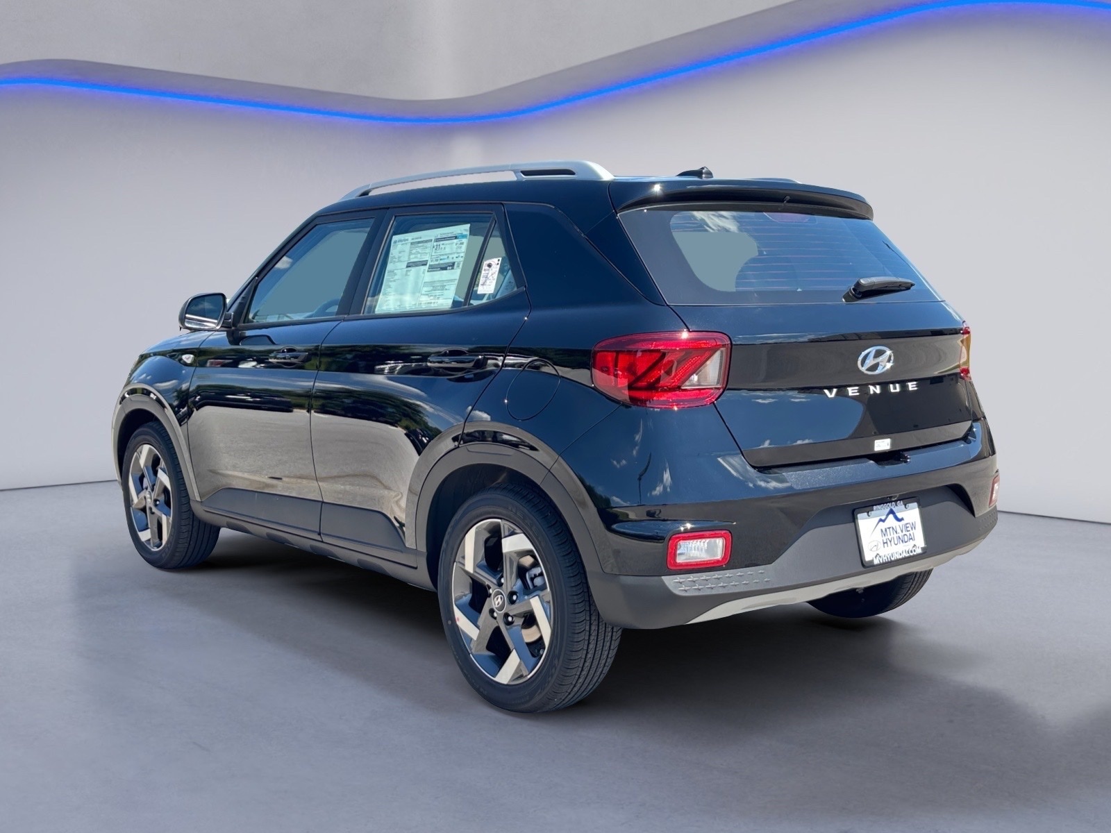 2025 Hyundai Venue SEL Image 6 of 24