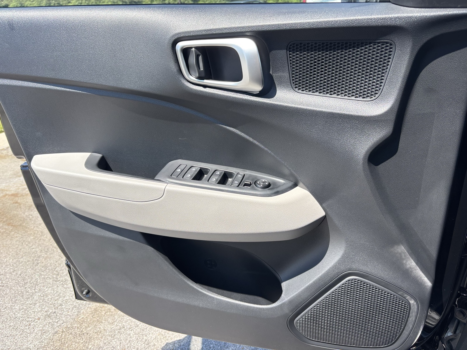 2025 Hyundai Venue SEL Image 16 of 24