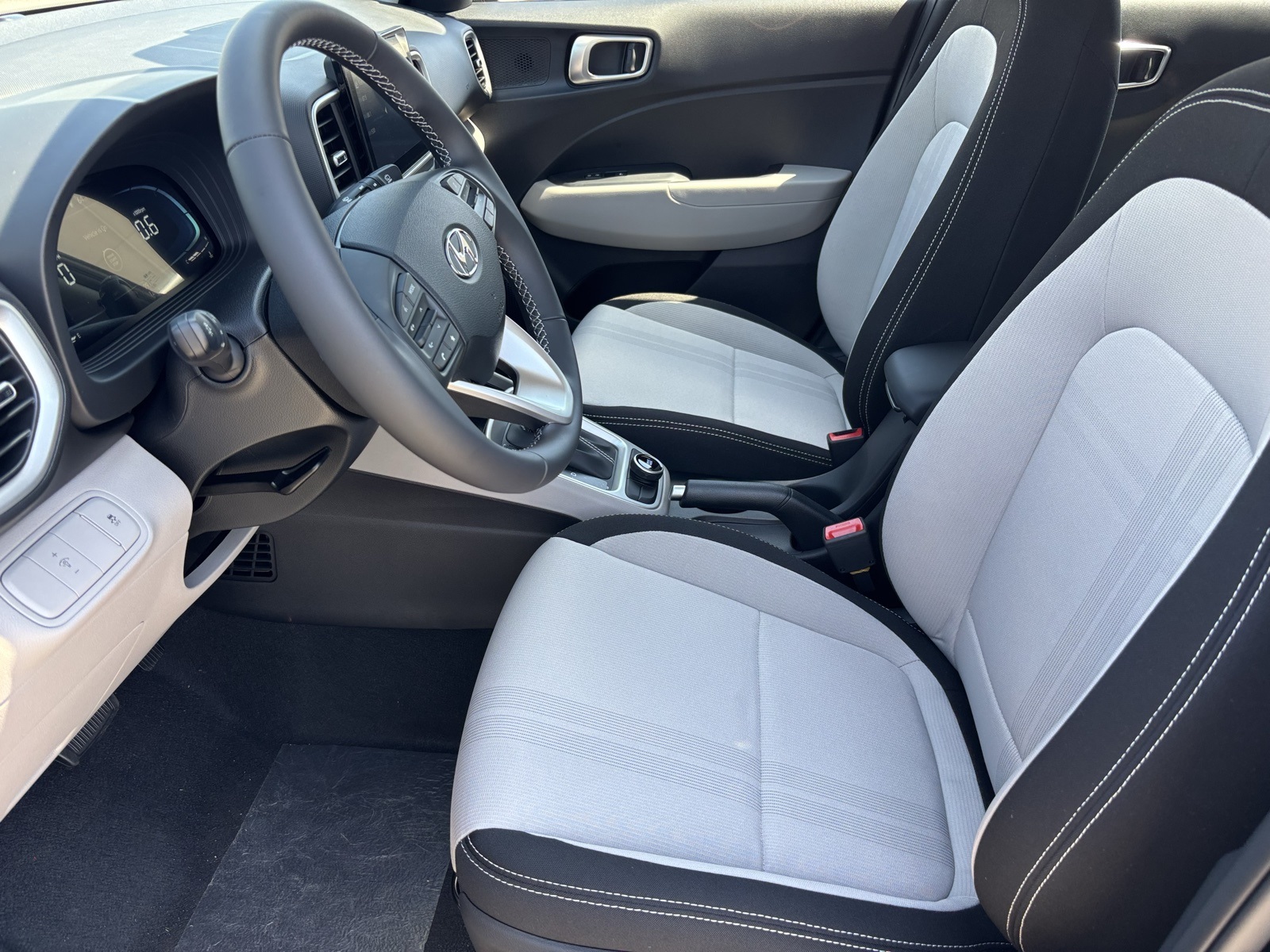 2025 Hyundai Venue SEL Image 24 of 24