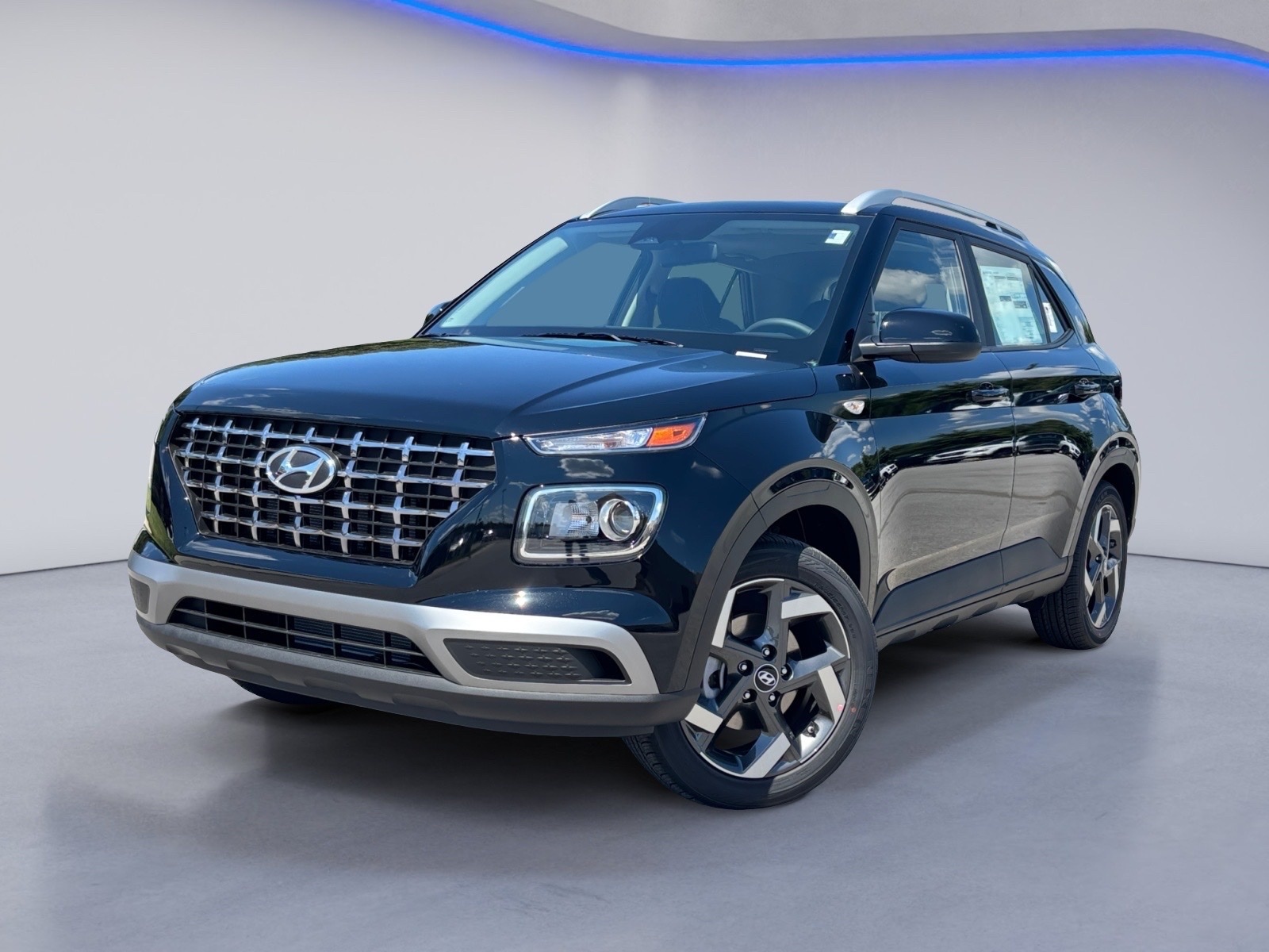 2025 Hyundai Venue SEL Image 2 of 24