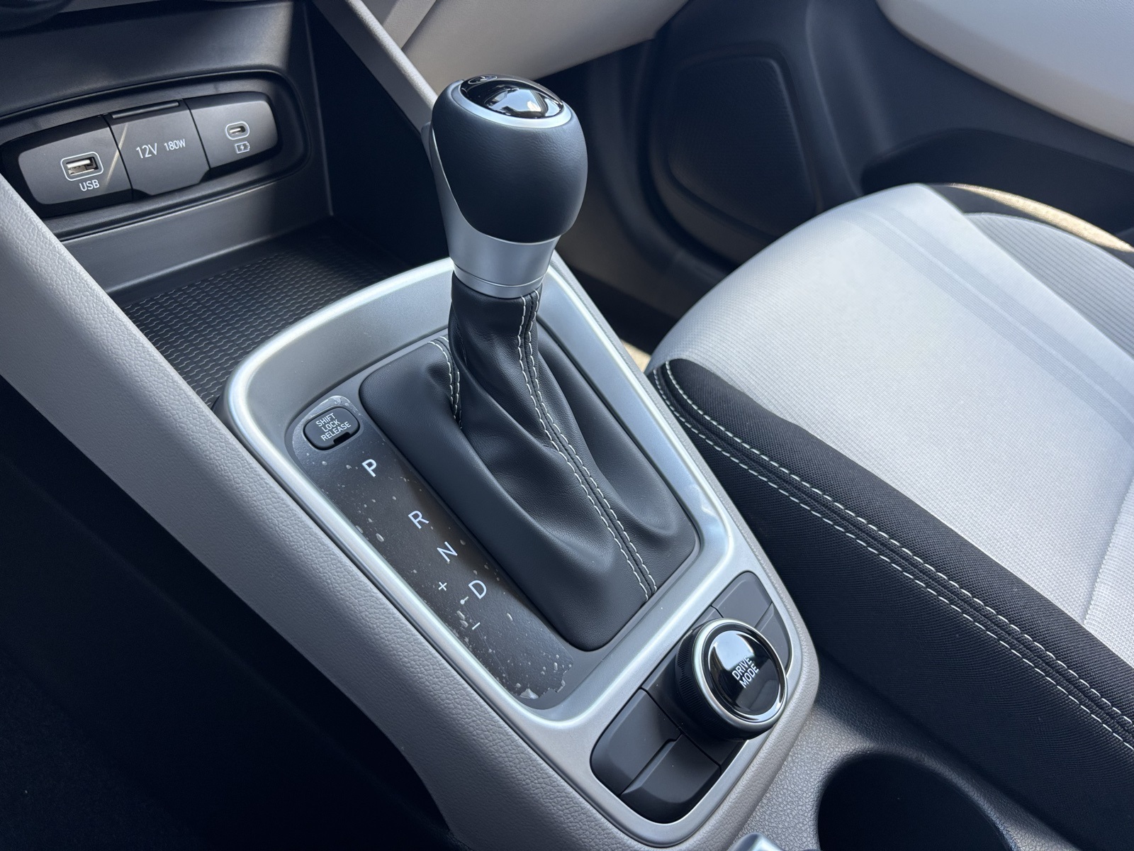 2025 Hyundai Venue SEL Image 15 of 24