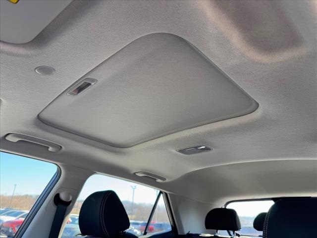 2025 Hyundai Venue SEL Image 9 of 16