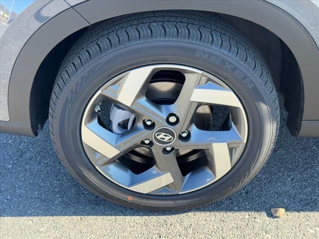 2025 Hyundai Venue SEL Image 5 of 16