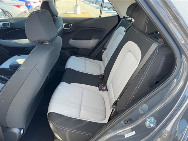 2025 Hyundai Venue SEL Image 7 of 16