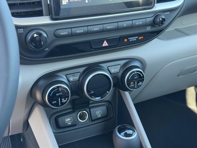 2025 Hyundai Venue SEL Image 13 of 16