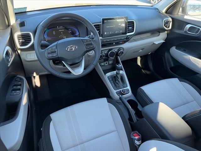 2025 Hyundai Venue SEL Image 8 of 16