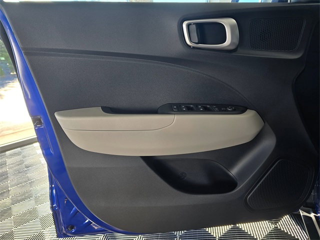 Vehicle image 26 of 29